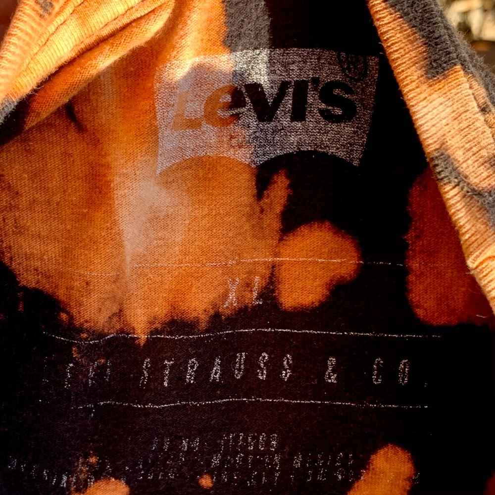 Levi’s Custom Bleach Tee - image 5